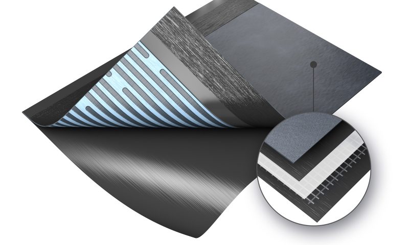 Aufgefächerte Darstellung einer kaltselbstklebenden Abdichtungsbahn für höchste Beanspruchung auf z.B. Dachflächen, Balkonen oder Loggien.